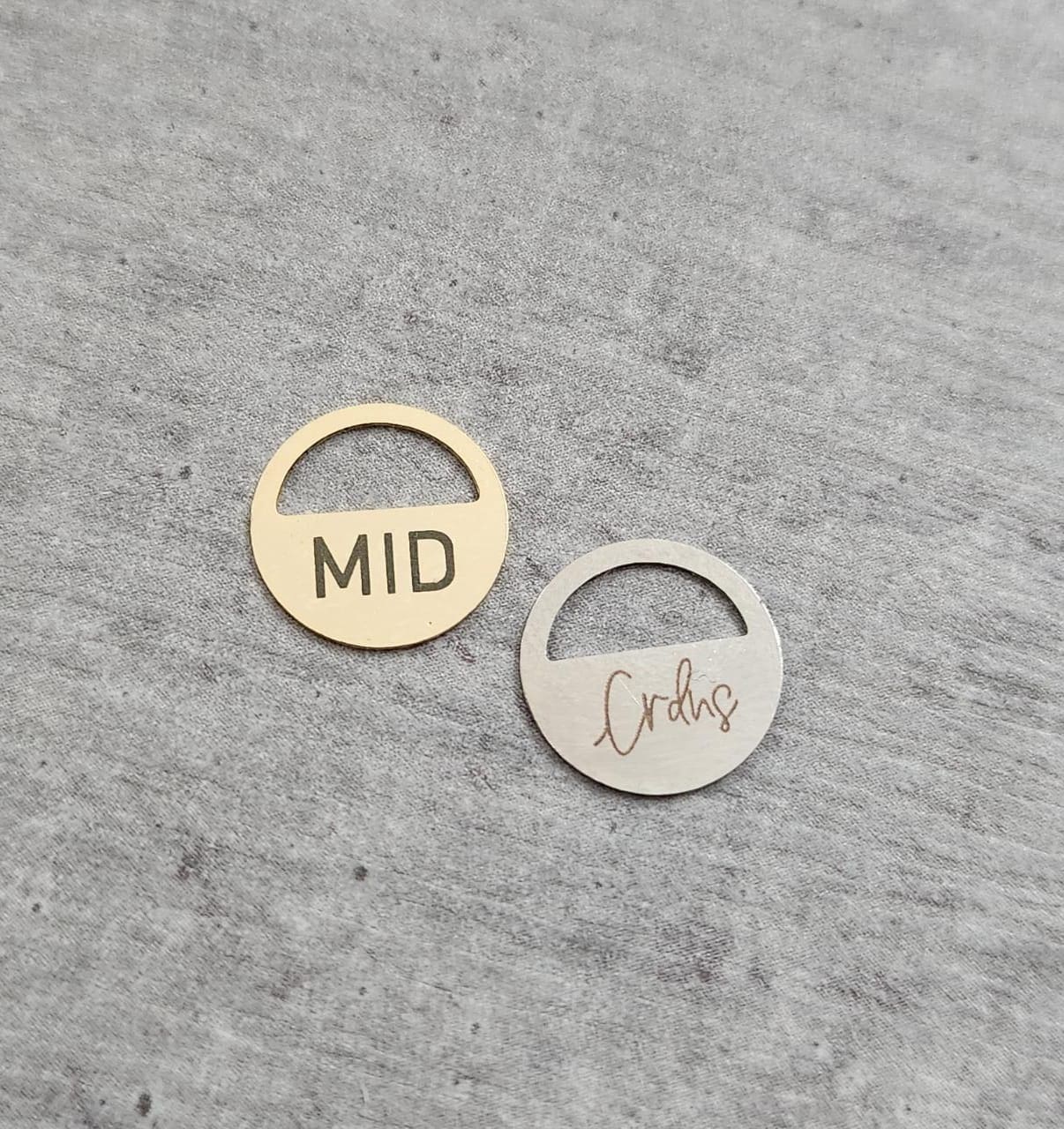 Etiqueta Redonda 1,2 cm com passante - Linha Laser - Imagem 1