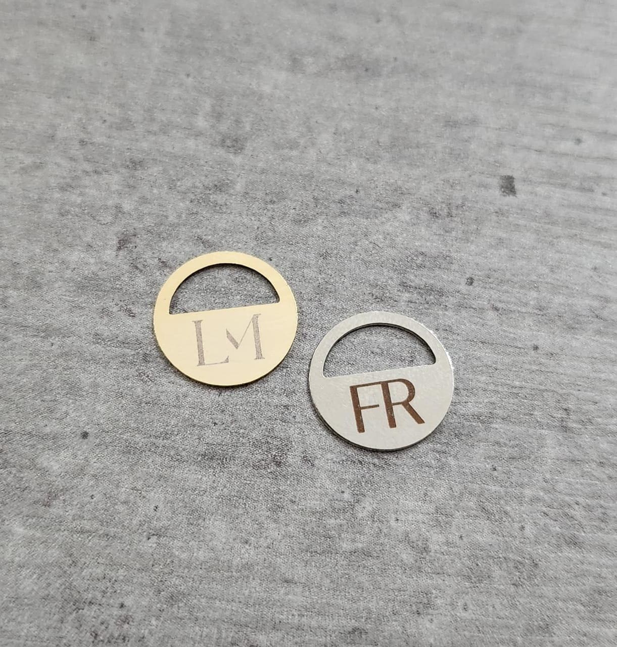 Etiqueta Redonda 1,2 cm com passante - Linha Laser - Imagem 2